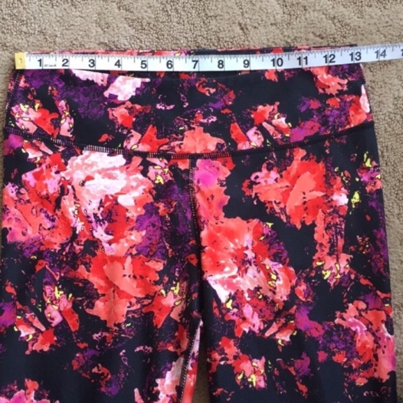 Fabletics PowerHold Crop Mid-Rise Floral Leggings - Picture 6 of 6